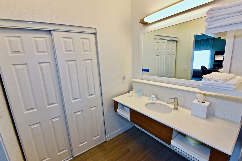 Hampton Inn Kirksville - photo 42