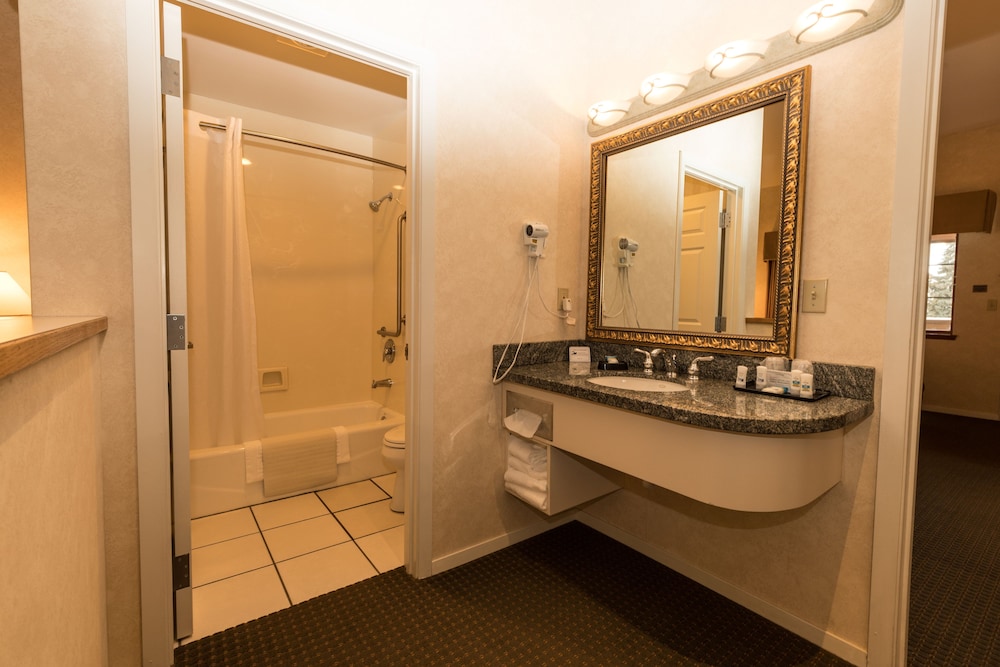 Lakeside Lodge And Suites - photo 12