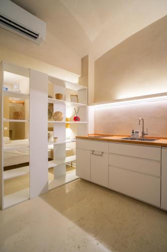 Alle Colonne Luxury Apartments — 4-Star Luxury Hotel in Verona, Italy