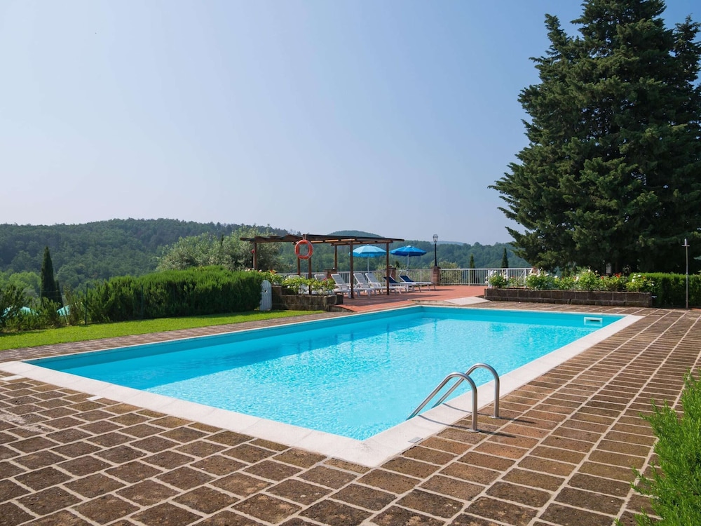 Montaione Charm Spacious Haven — 4-Star Luxury Hotel in Montaione, Italy