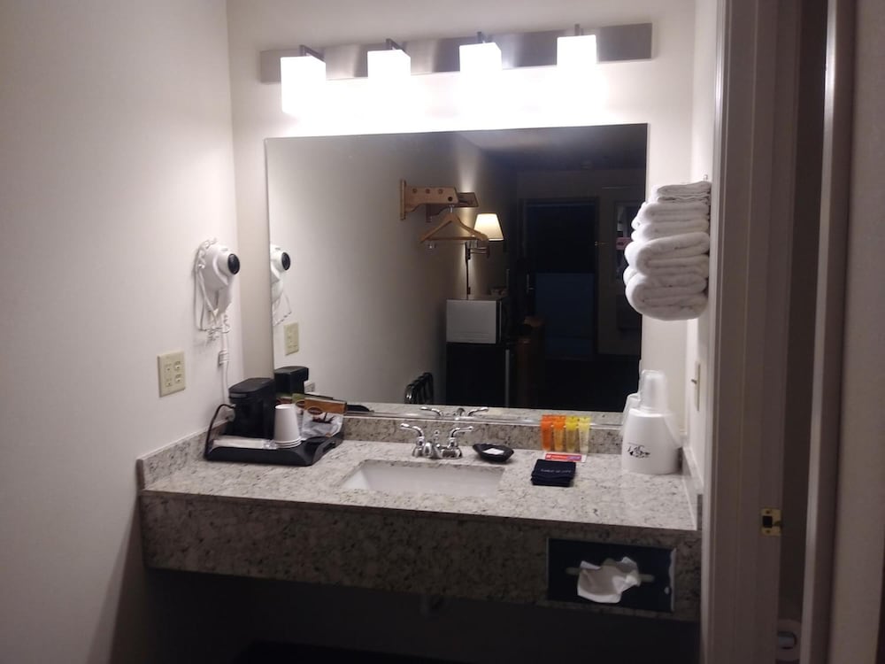 Sugarloaf Mt Motel - photo 18