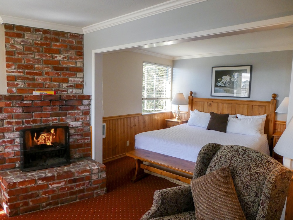 Carmel Fireplace Inn - photo 4