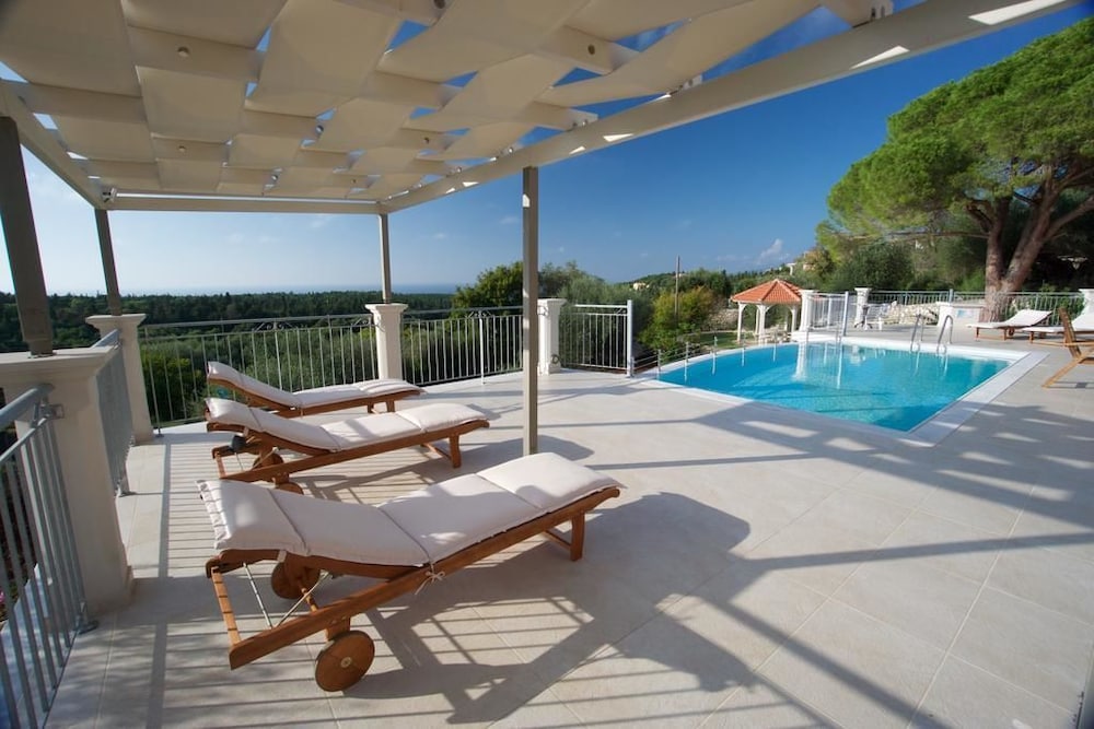 Vryonis Villa — 4-Star Luxury Hotel in Kefalonia, Greece