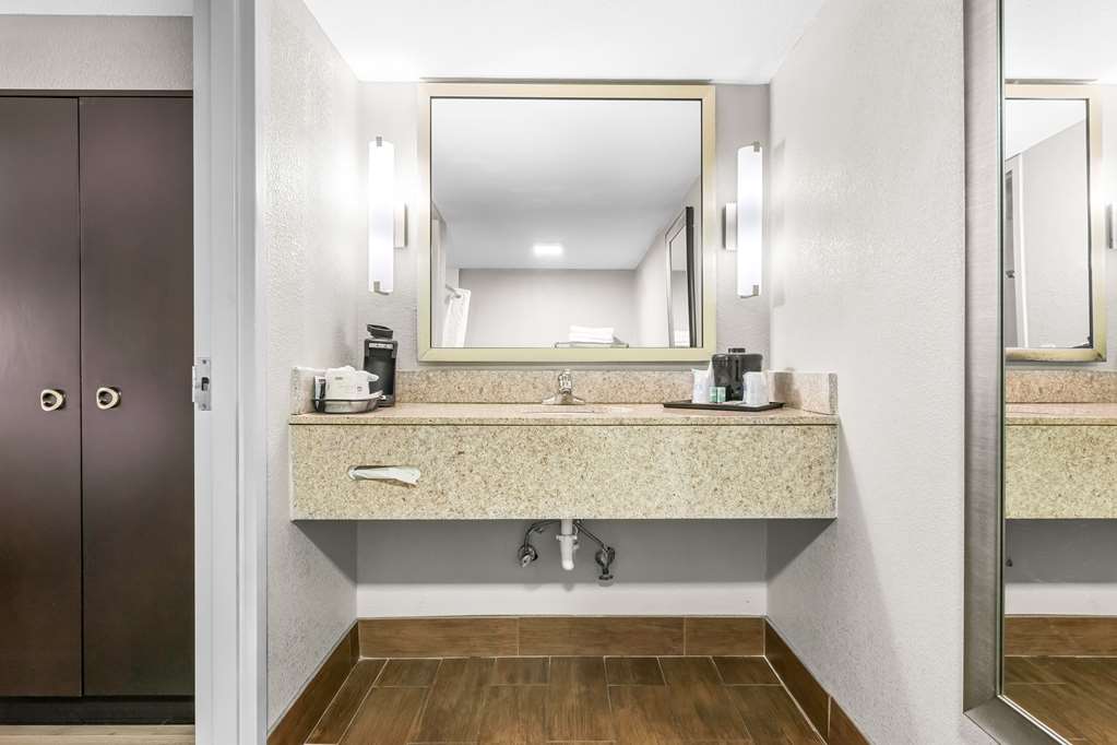 Best Western Executive Suites - photo 24