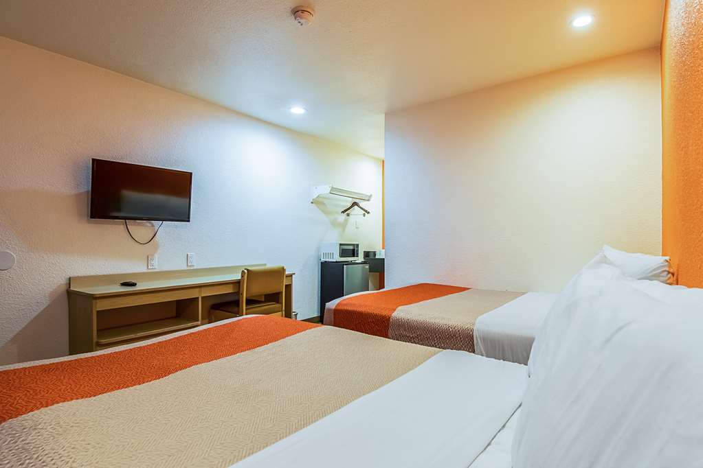 Motel 6 Bakersfield CA Airport - photo 18