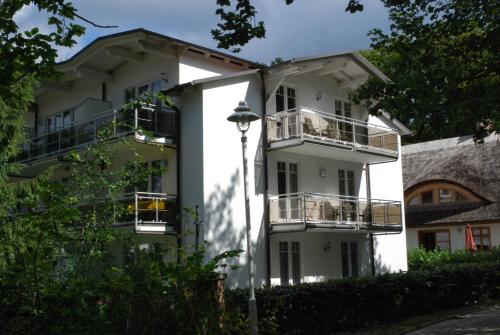Strandwohnungen Sellin WG04 mit 2 Balkonen — 4-Star Luxury Hotel in Ostseebad Sellin, Germany