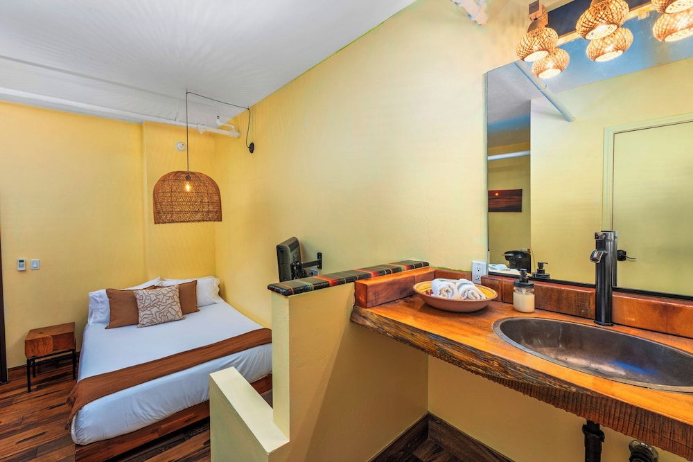 Nomads Hotel Near San Clemente Pier - photo 23