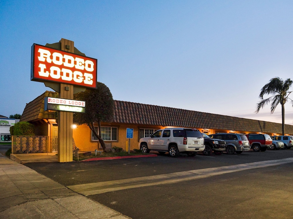 Rodeo Lodge - featured photo
