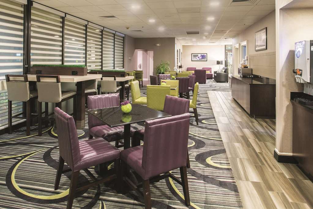 Howard Johnson by Wyndham Sacramento Downtown - photo 43