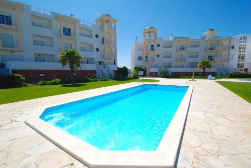 Turtle 3 bedroom apartment in Nazaré with 2 shared pools and private terrace — 4-Star Luxury Hotel in Nazare, Portugal