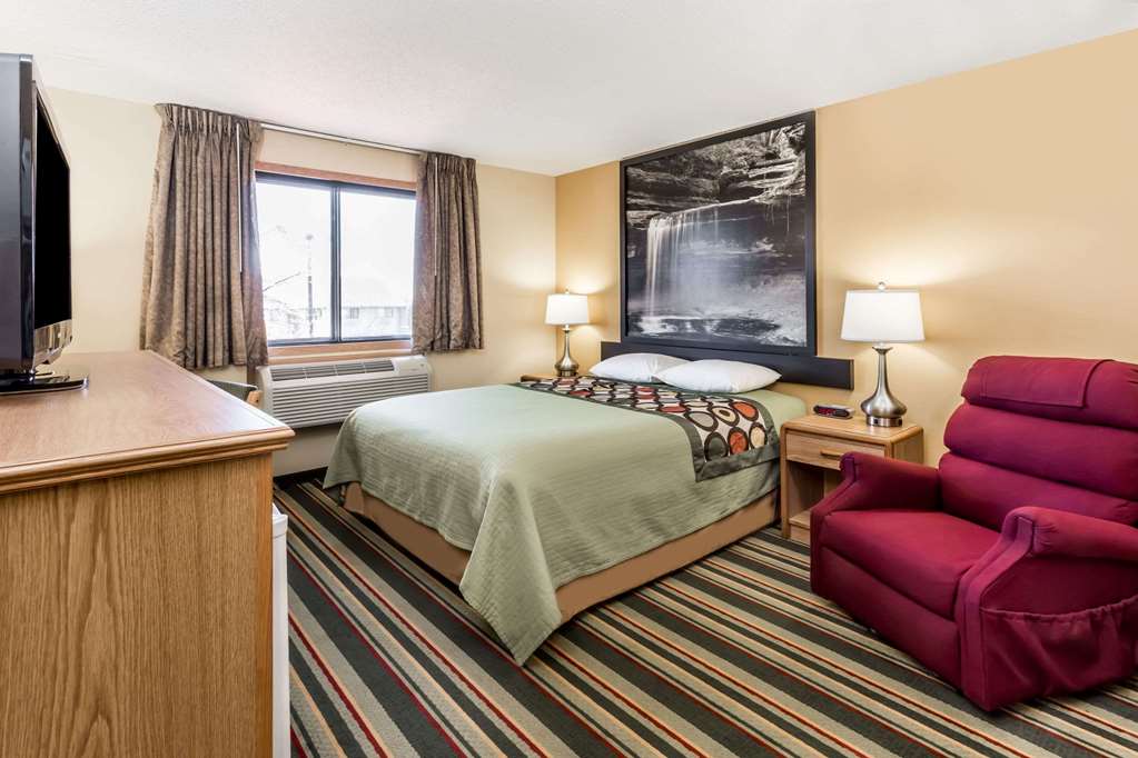 Super 8 by Wyndham Ottawa Starved Rock - photo 10