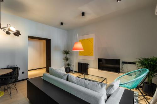 Newly Renovated Modern 2BR Apartment near Fabrika