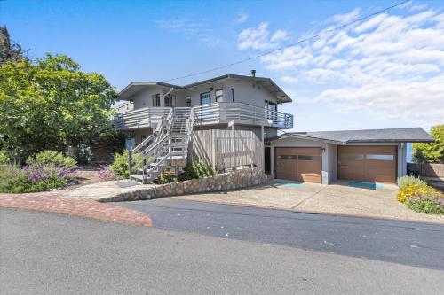 Ocean Song Monthly Pet Friendly Spring Special Mar thru May in Cambria, United States