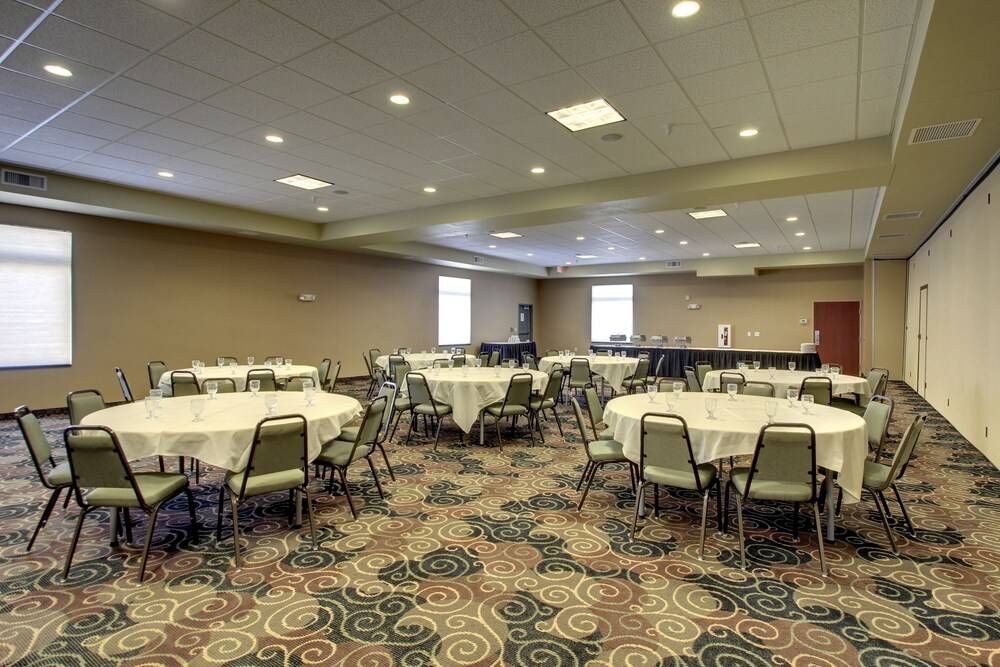 Cobblestone Inn & Suites Bottineau - photo 20