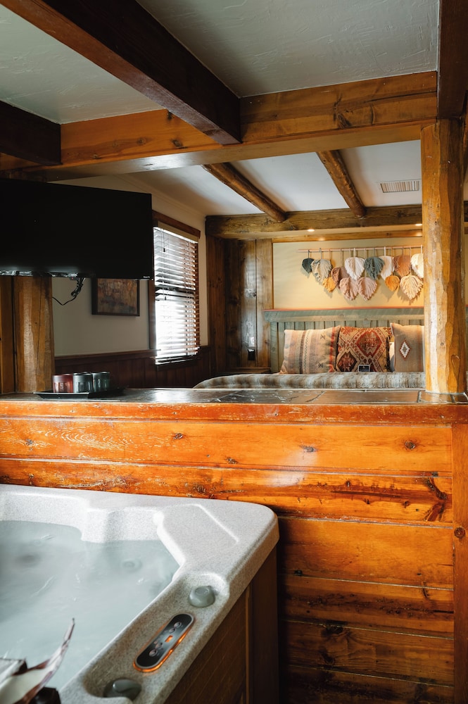 Highland Haven Creekside Inn - photo 114