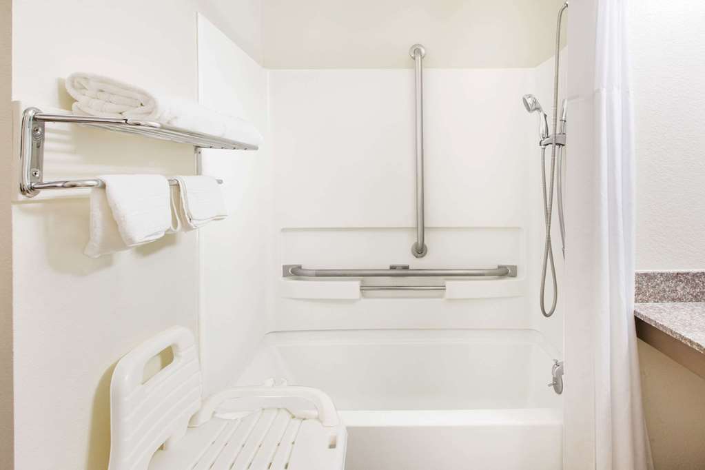 Super 8 by Wyndham Nampa - photo 10