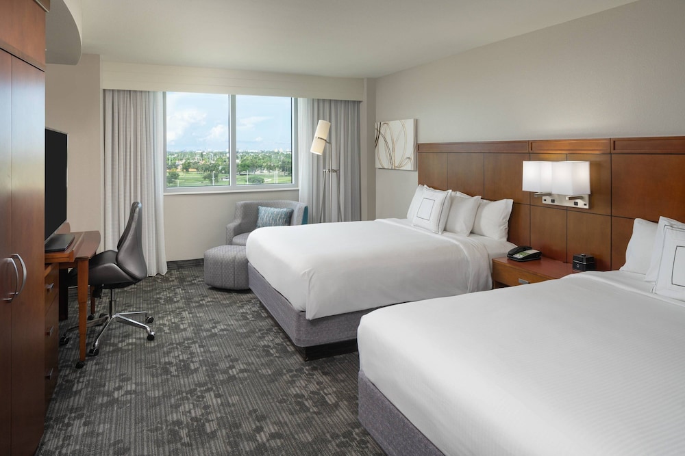 Courtyard by Marriott Miami Airport - photo 12