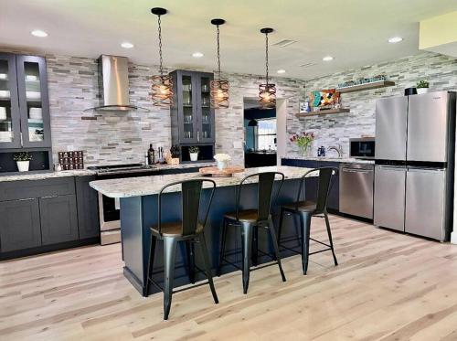 Sea la Vie Beach Town Charm Newly Renovated — 4-Star Luxury Hotel in Cocoa Beach, United States