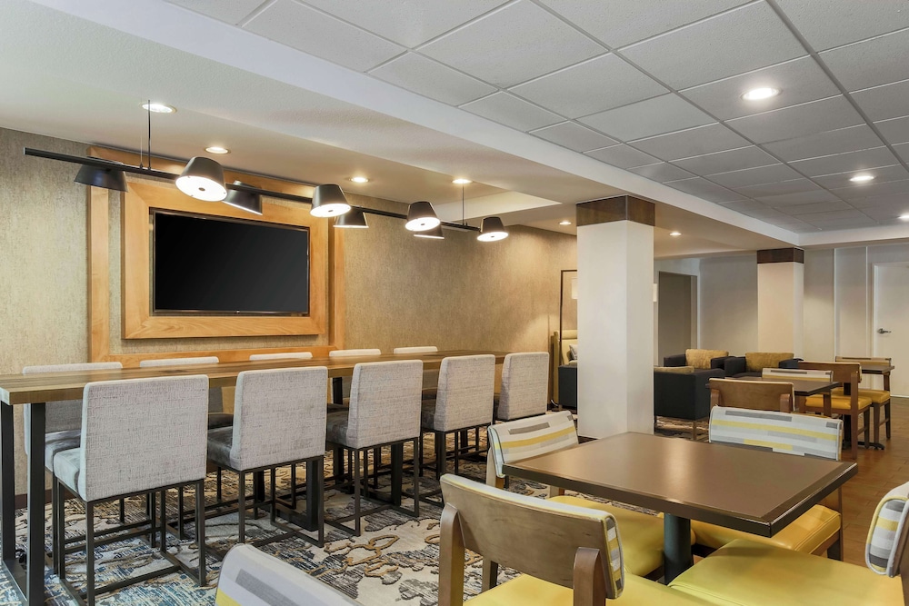 Hampton Inn & Suites Denver Tech Center - photo 8