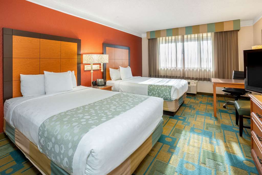 La Quinta Inn & Suites by Wyndham Seattle Sea Tac Airport - photo 12