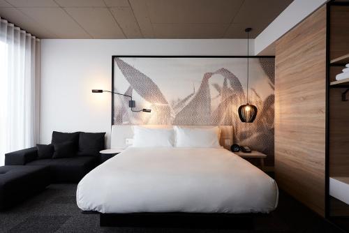 Escad Hotel Quartier DIX30 — hotel in Brossard