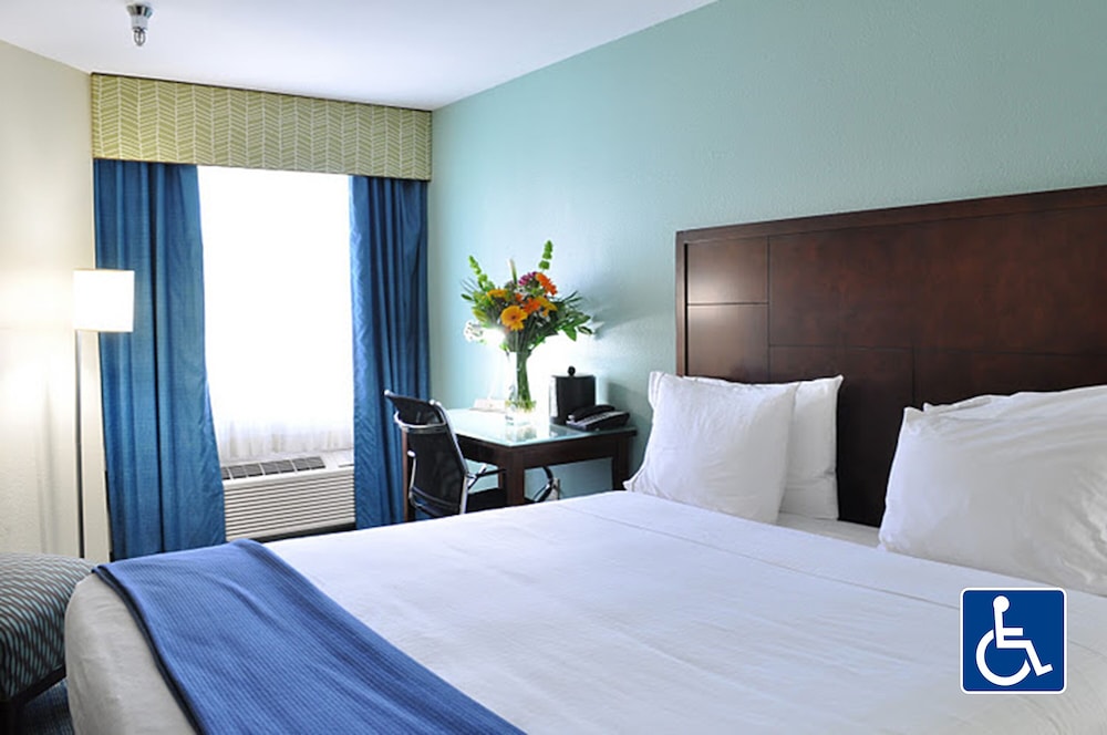 GreenTree Inn San Diego Mission Bay - photo 3