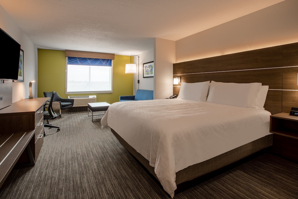 Holiday Inn Express & Suites Deland South by IHG - photo 14