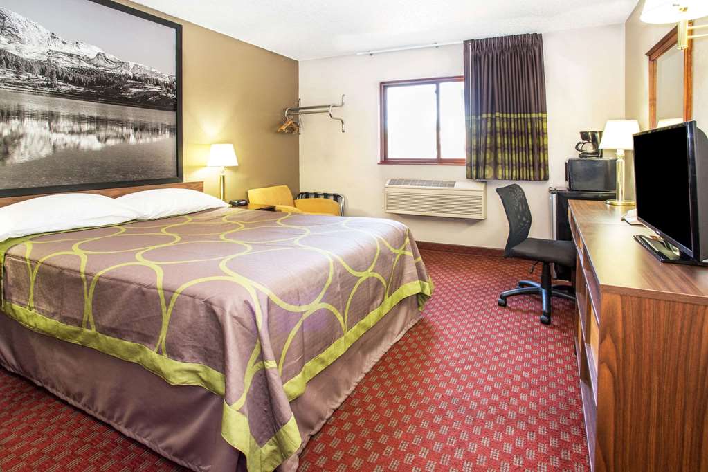 Super 8 by Wyndham Longmont Del Camino - photo 8