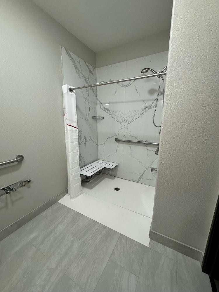 Red Roof Inn & Suites Lake Charles - photo 20