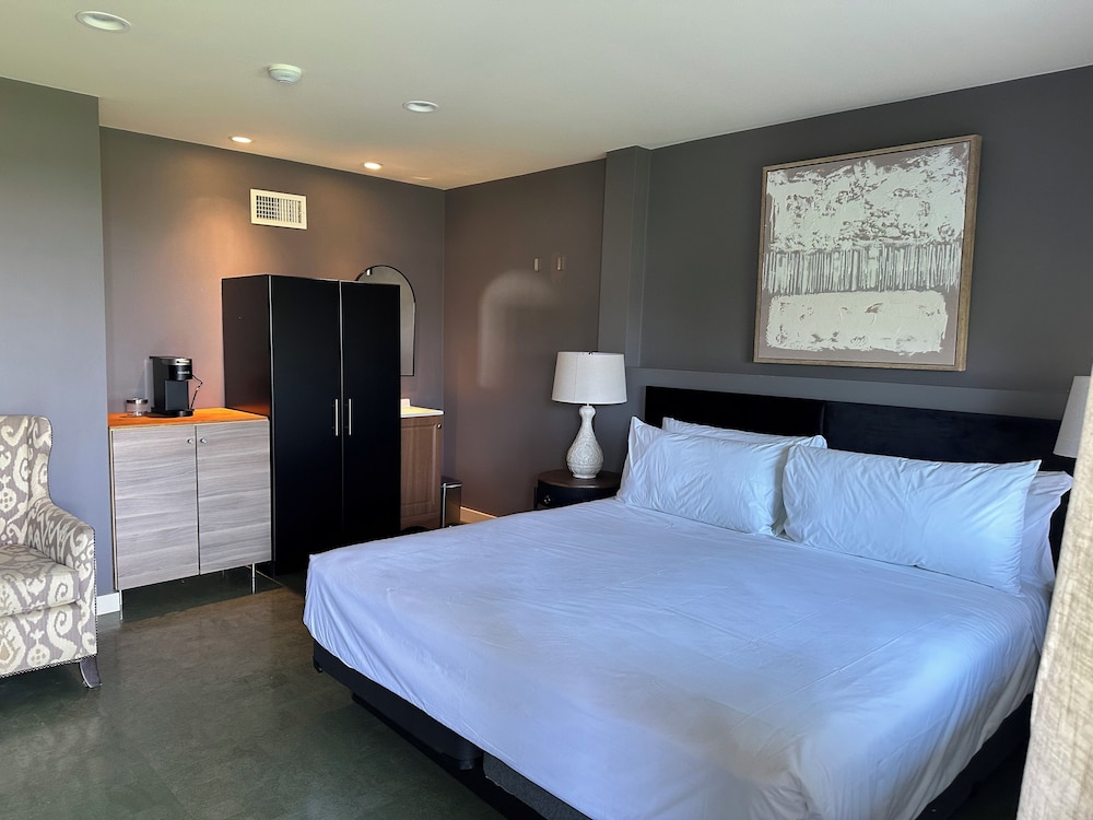 Seaglass Inn & Spa - photo 12