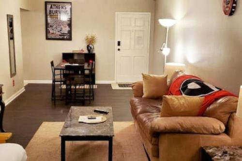 Walk to Sanford Stadium DT view Dawg Friendly — 4-Star Luxury Hotel in Athens, United States