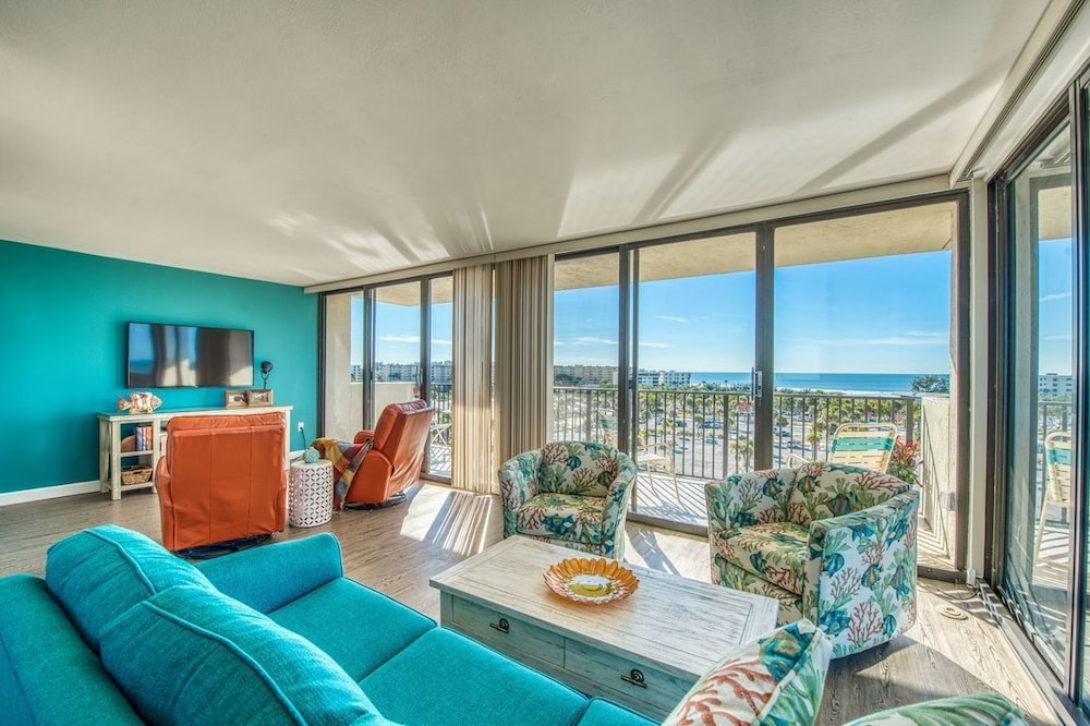 Our House at the Beach by Beachside Management — 4-Star Luxury Hotel in Siesta Key, United States