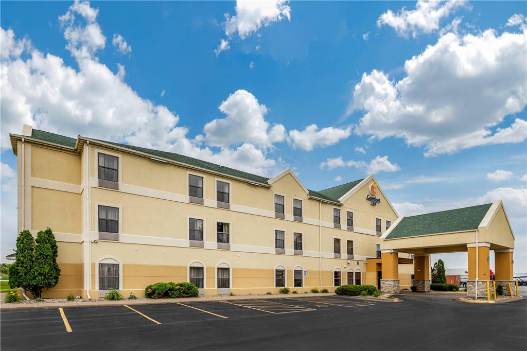 Comfort Inn Walcott near Davenport - photo 3