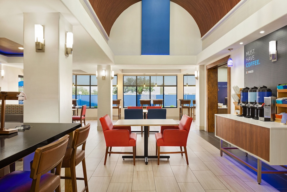 Holiday Inn Express Hotel & Suites Mission McAllen Area by IHG - photo 49