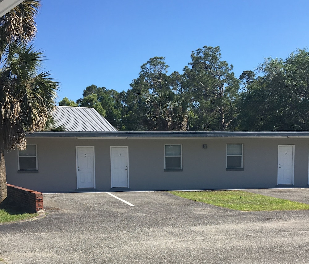 Skylark Motel - photo 25