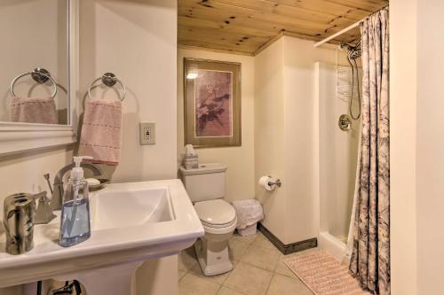 Cozy Studio Indoor Hot Tub and Inground Pool Access — 4-Star Luxury Hotel in Uncasville, United States