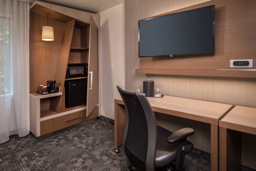 Courtyard by Marriott Hershey Chocolate Avenue - photo 6