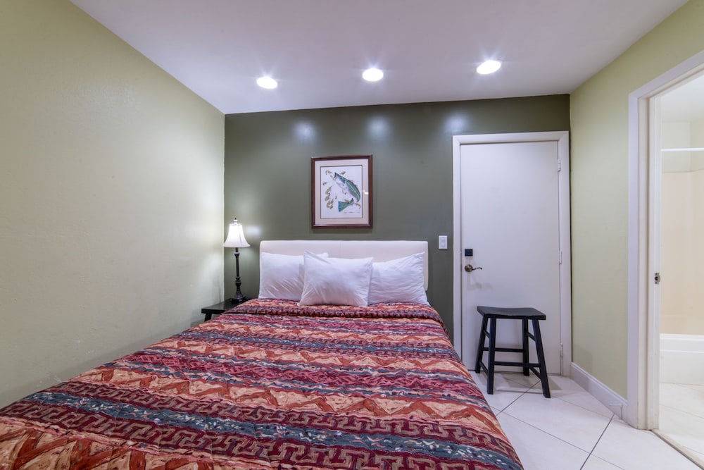 Captain's Table Hotel - photo 89