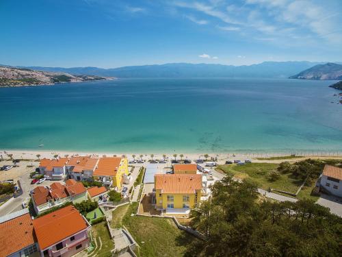 Apartments Capic Niko — 4-Star Luxury Hotel in Baska, Croatia