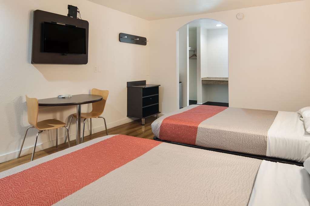 Motel 6 Fort Worth TX Seminary - photo 4