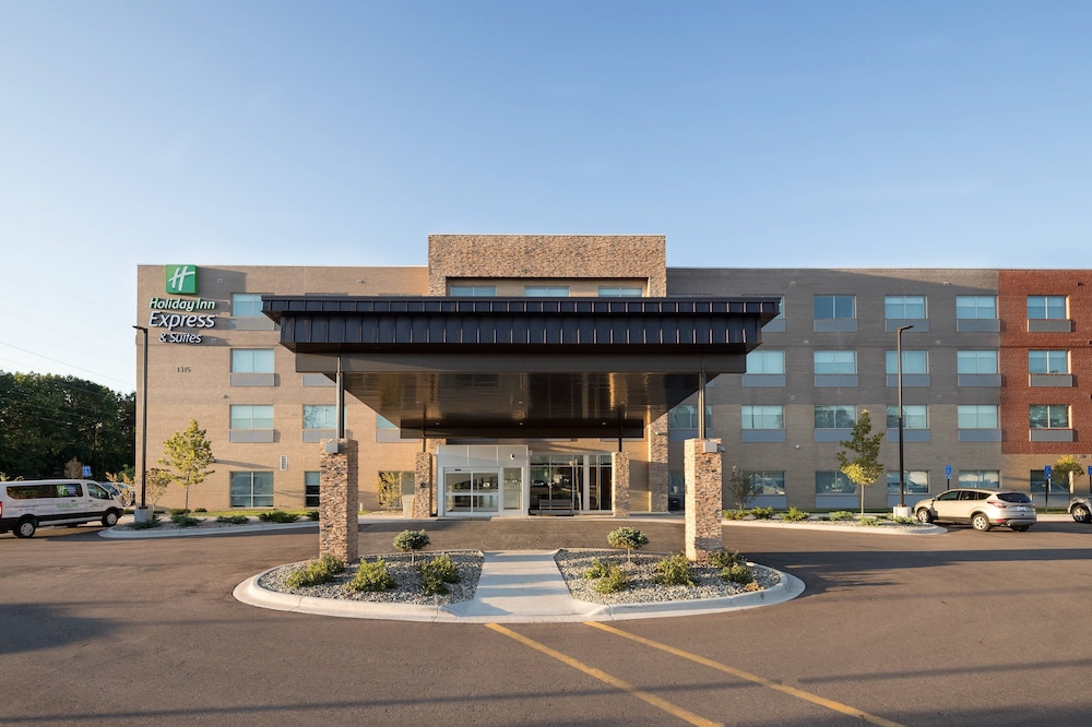 Holiday Inn Express and Suites Kalamazoo West by IHG - photo 25