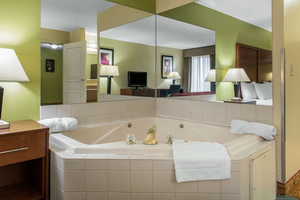 Quality Inn Jacksonville near I 72 - photo 29