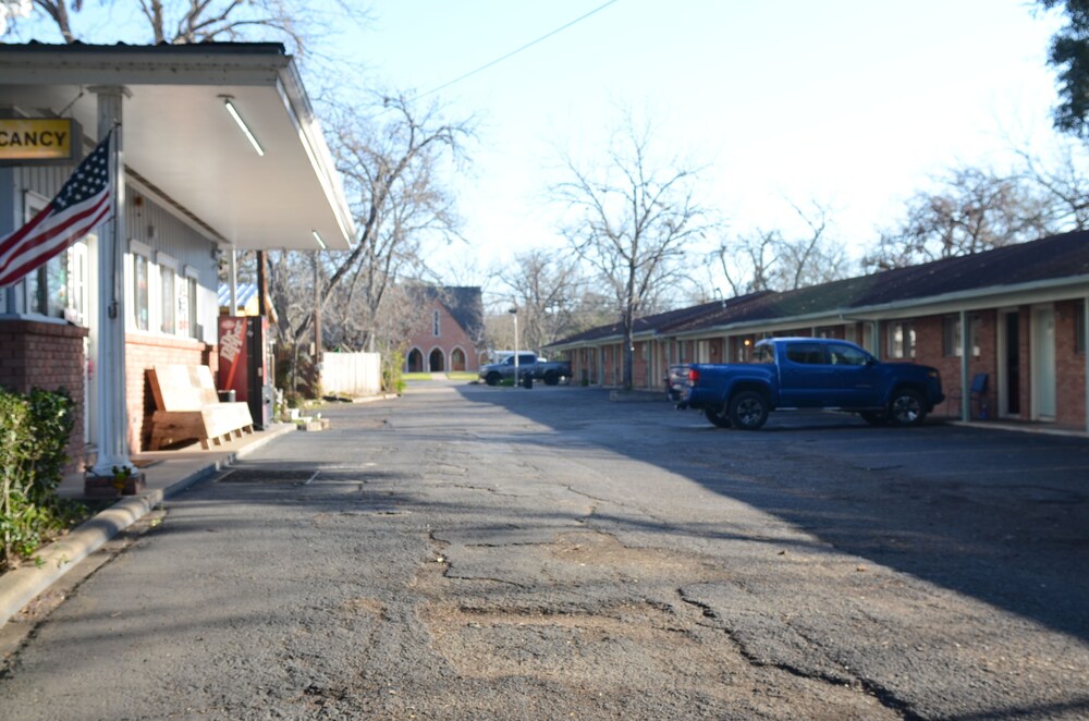 The Oak Motel - photo 46