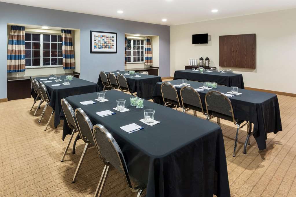Microtel Inn & Suites by Wyndham Baton Rouge Airport - photo 10