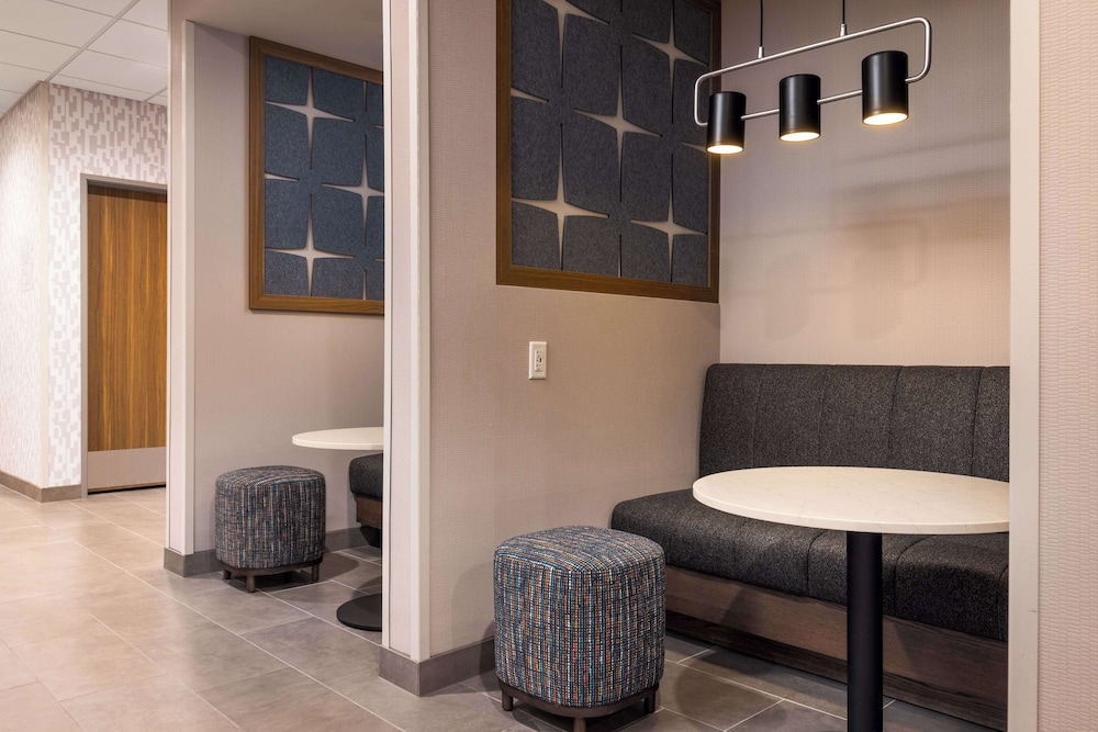Hampton Inn & Suites by Hilton Cottonwood - photo 32