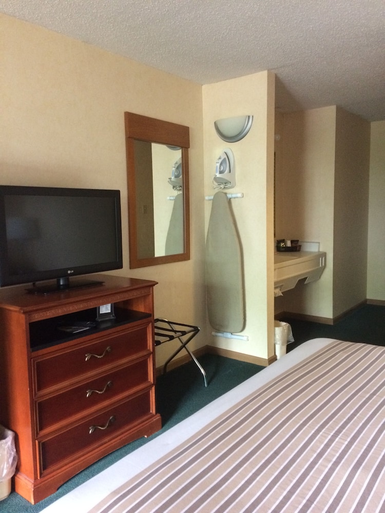 Quality Inn Bloomsburg - photo 5