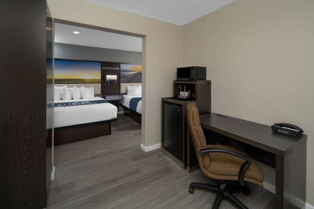 Days Inn by Wyndham Galt Elk Grove South - photo 12