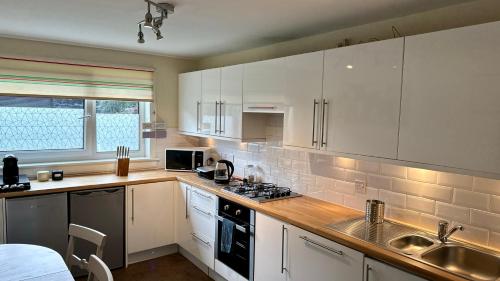 The Red Door Two Bedrooms Apartment — 4-Star Luxury Hotel in Edinburgh, United Kingdom