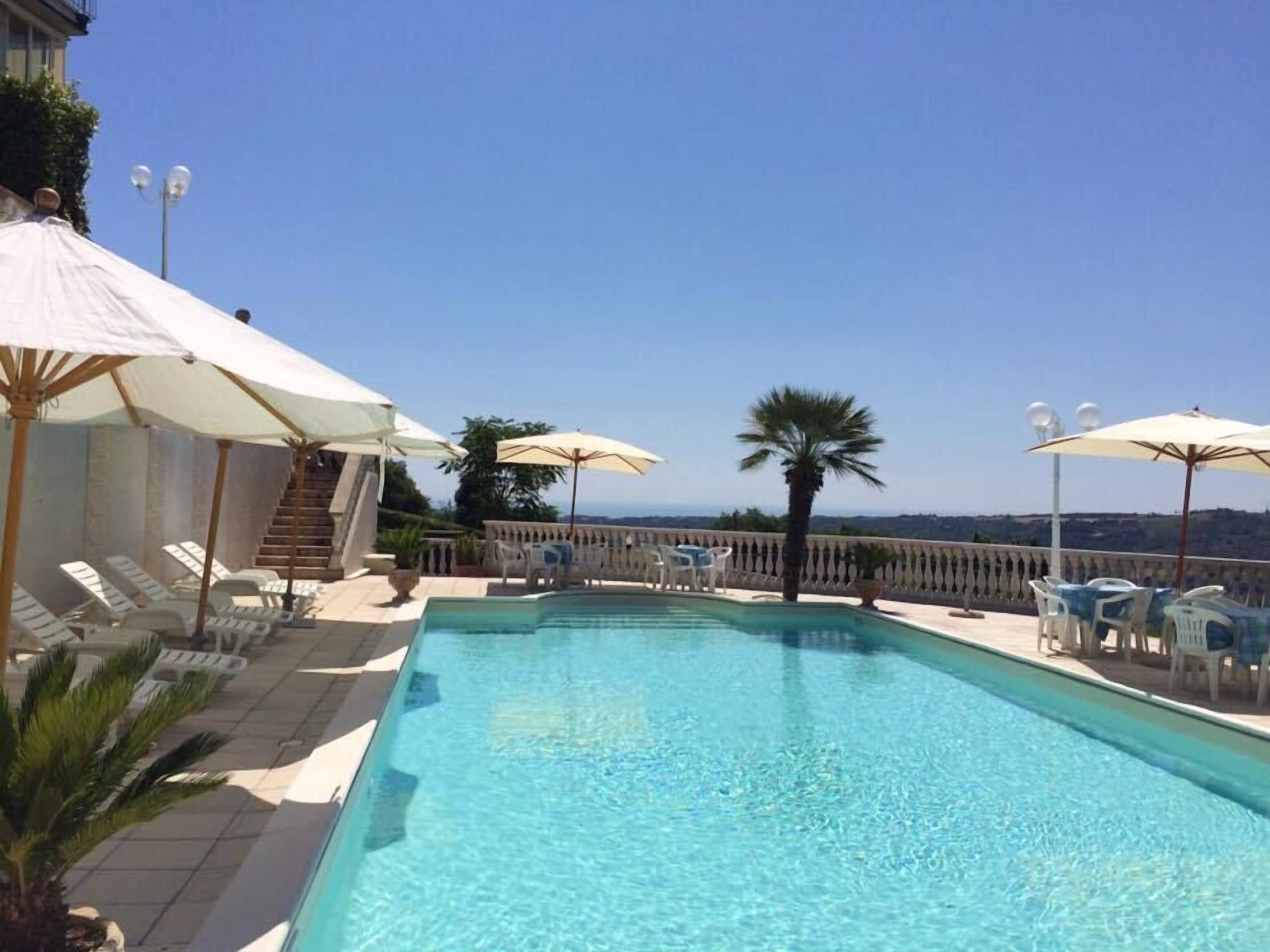 Hotel Villa Aniana — hotel in Massignano