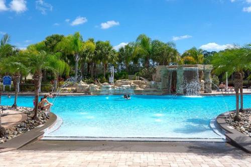 Spacious 4 bed 3 bath Townhome with pool 5 STARS — 4-Star Luxury Hotel in Kissimmee, United States